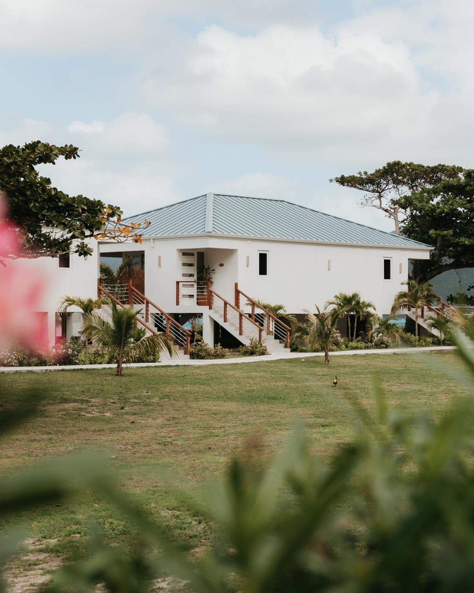 Long Bay Beach Resort Freshwater Pond 외부 사진